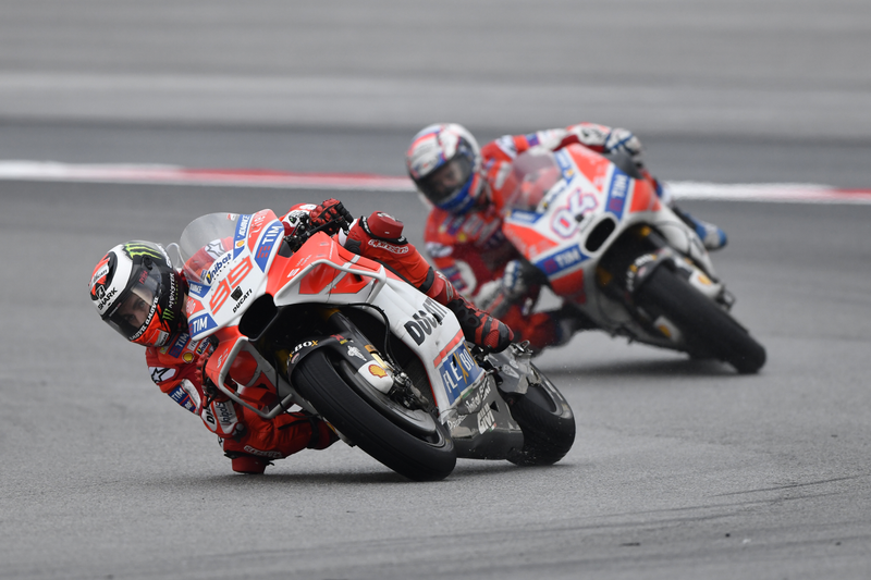 Lorenzo ahead of Dovizioso.